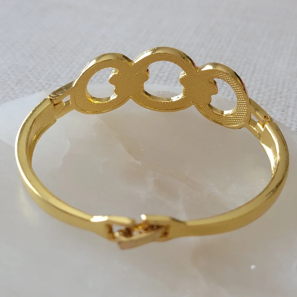 Rhinestone Bracelet in Gold Tone